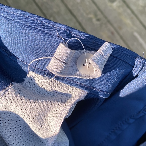 Under Armour dress shorts 10 - Picture 4 of 5